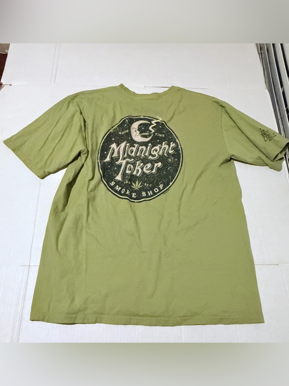 Midnight Toker Smokeshop Olive Green Graphic T-Shirt Short Sleeve Size L - Picture 2 of 5